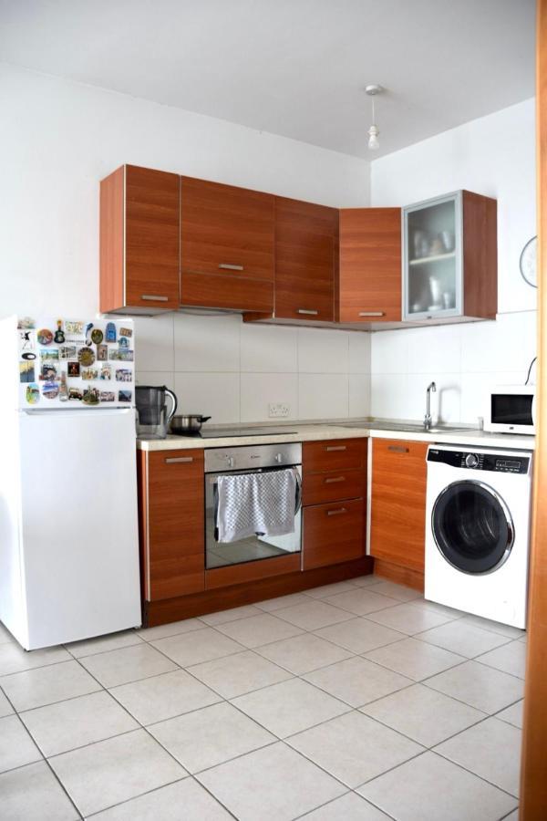 F8 1 Seaview Room, Living And Bathroom Shared , Stjulians St. Julian's Exteriör bild